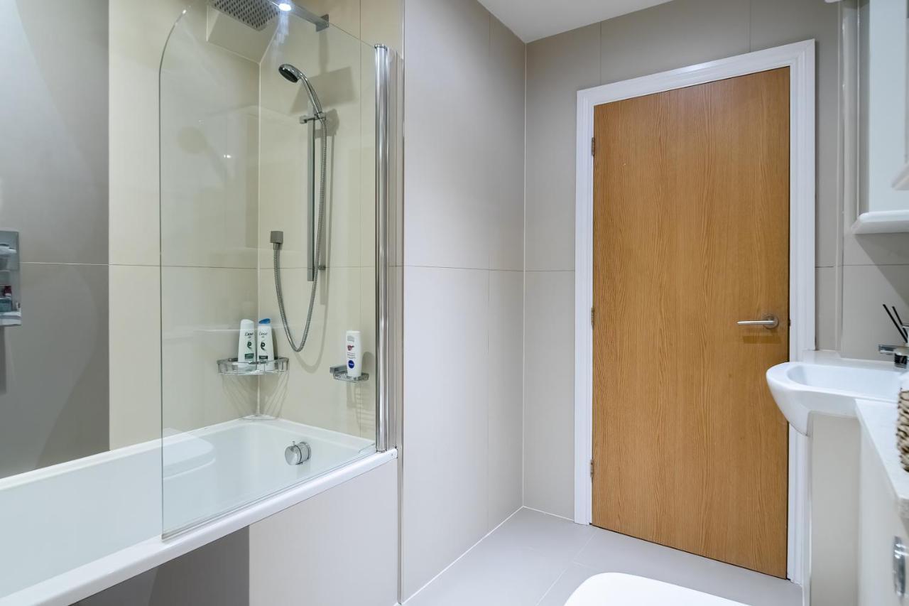 Chic 3 Bed Apartment Near London Bridge With Balcony Buitenkant foto