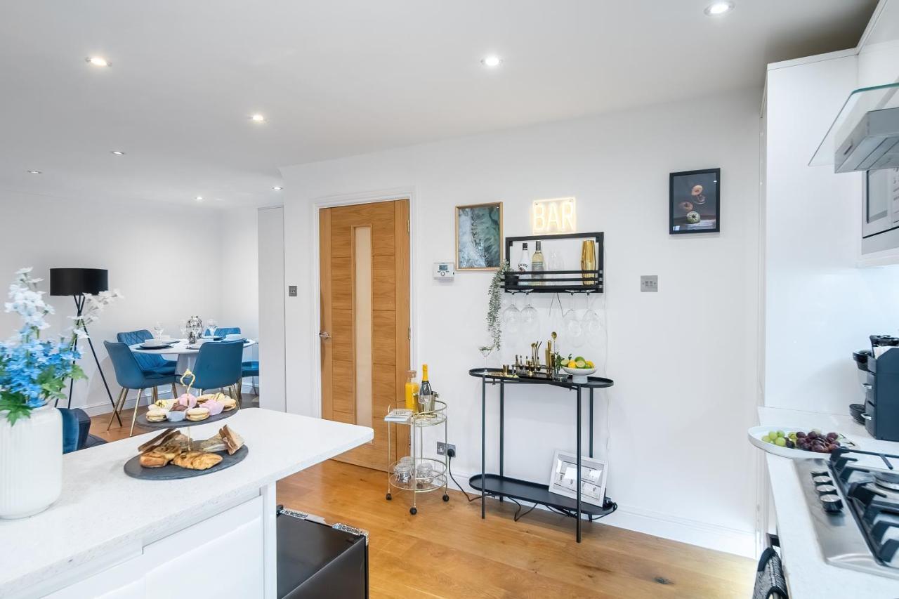 Chic 3 Bed Apartment Near London Bridge With Balcony Buitenkant foto