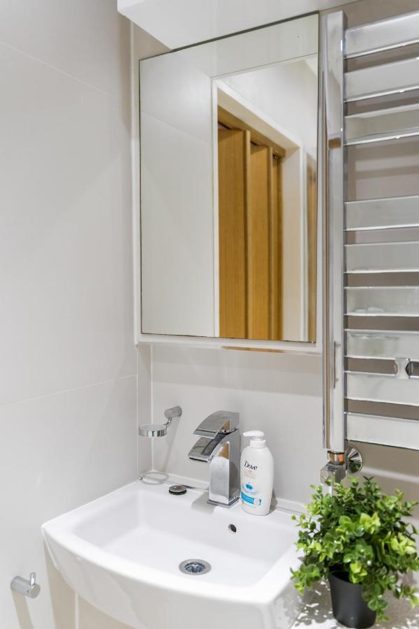 Chic 3 Bed Apartment Near London Bridge With Balcony Buitenkant foto